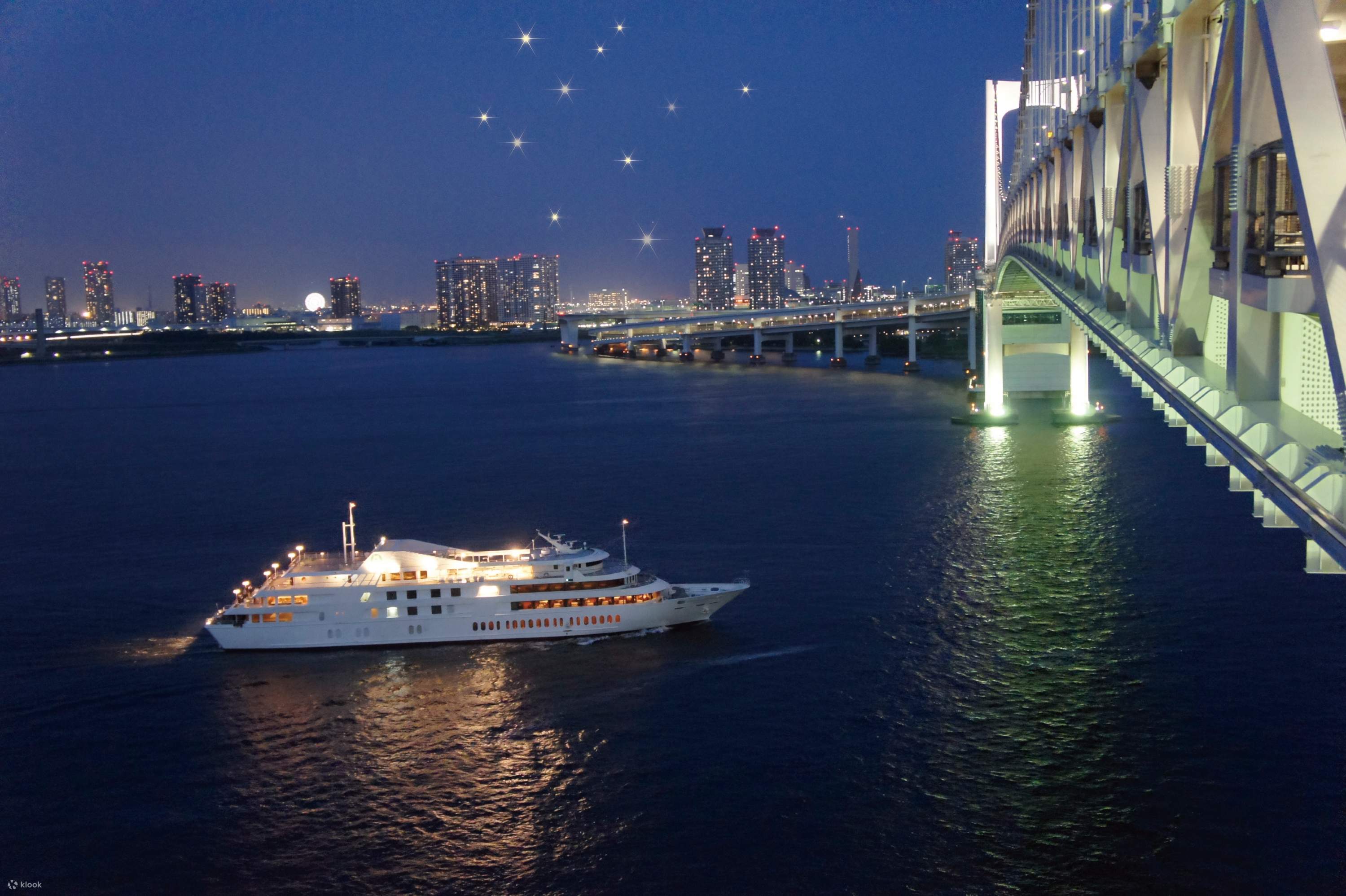 東京ベイクルージング ディナークルーズ (シンフォニー提供)の